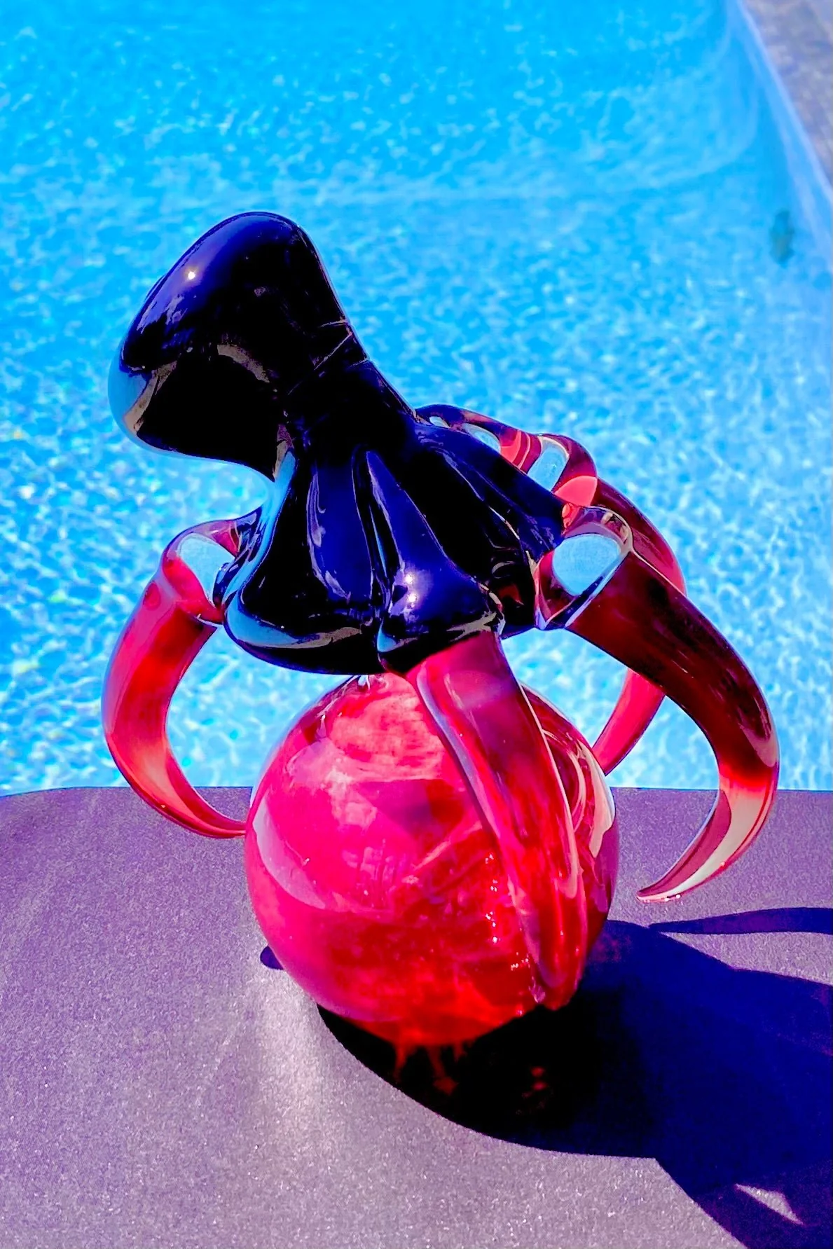 The Glass Cure - 8.50" Georgia Bulldogs Dragon Claw Bubbler (10MM Female) (420g) - Image 11
