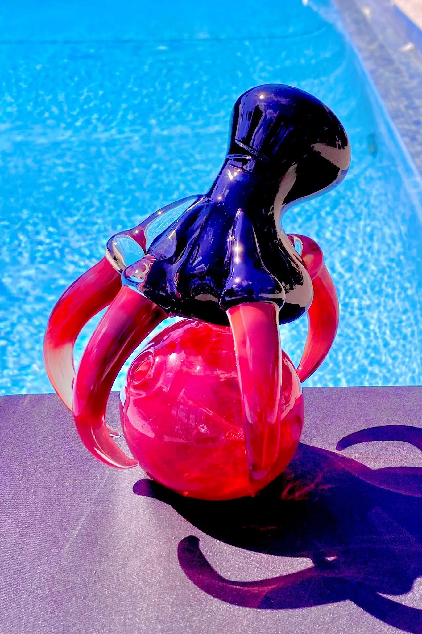 The Glass Cure - 8.50" Georgia Bulldogs Dragon Claw Bubbler (10MM Female) (420g) - Image 12